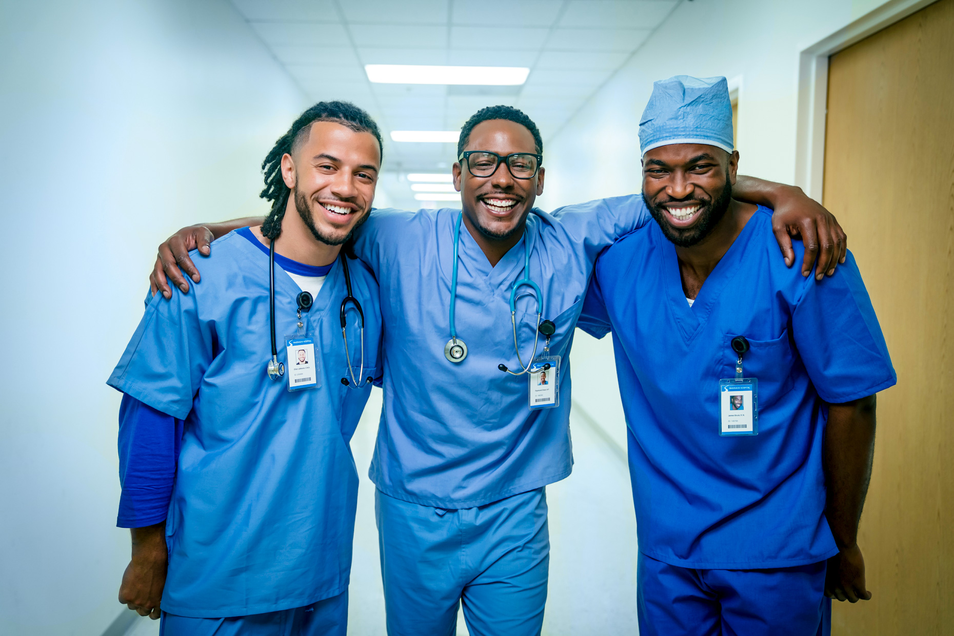 Male-smiling-doctors-in-blue-in-hallway-fn201707153995