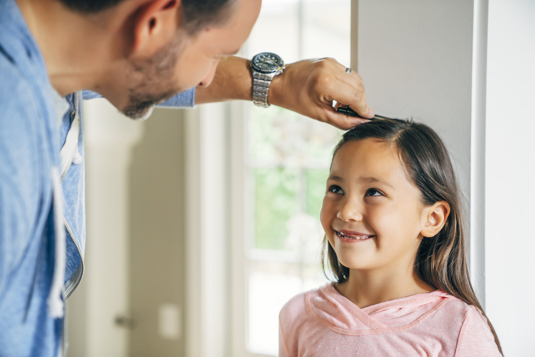 Man measuring girl