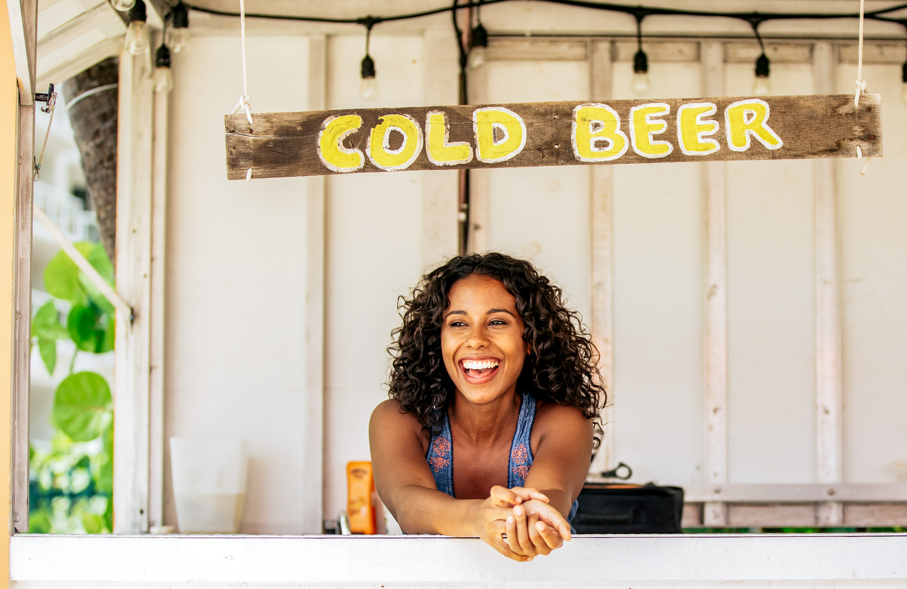 Woman-smiling-in-bar-outside-cold-beer-is201504252119